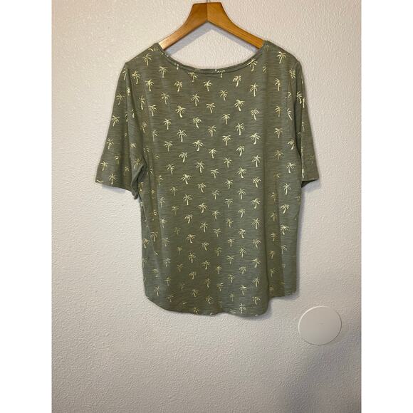Chico’s The Ultimate Tee Olive Green Palm Tree Print Short Sleeve Size 1 (Med) - Picture 5 of 10